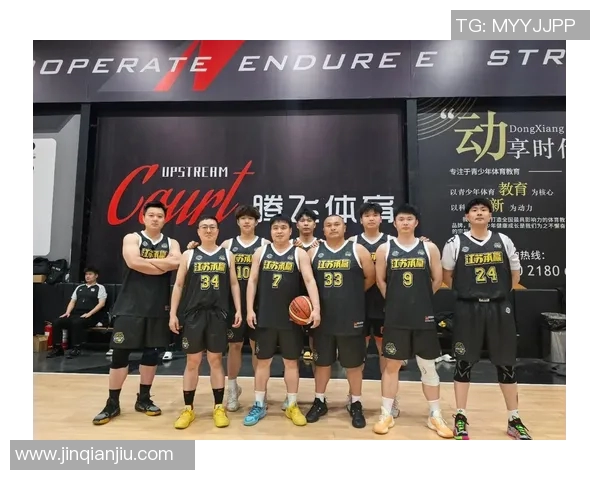 篮球场上的传奇人物打篮球的篮球明星们如何塑造自己的辉煌职业生涯